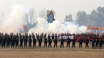  सैनिक मञ्चमा युद्धकला र तोप बढाइँ [२३ तस्बिर] 